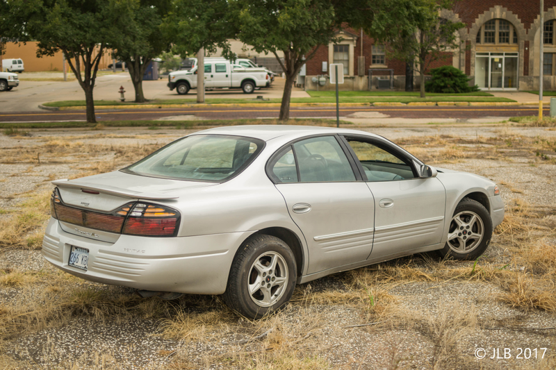 Illustration for article titled Pontiac Bonneville Photoshoot - Photo dump